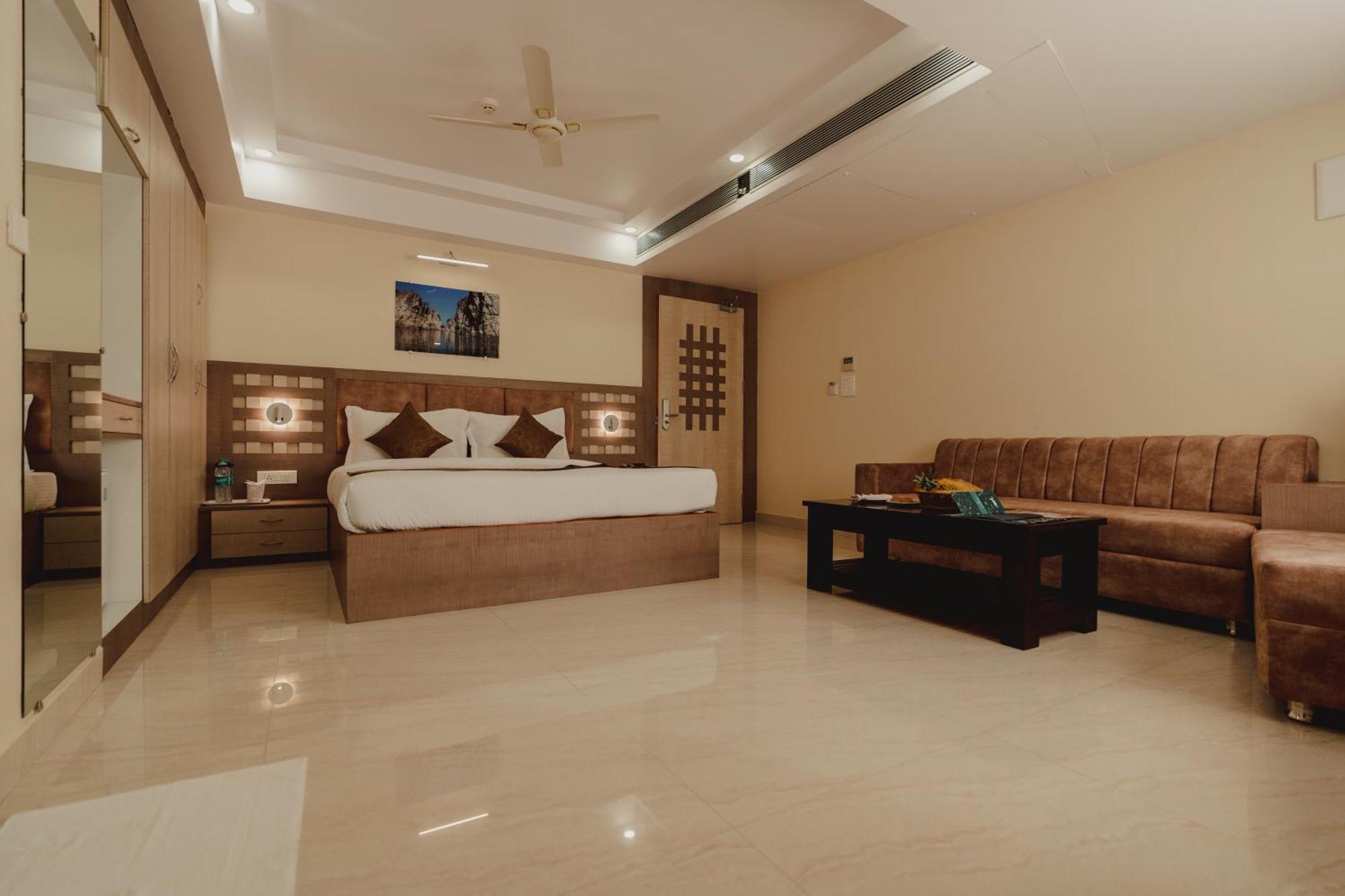 Hotel Bigwig Jabalpur Exterior photo