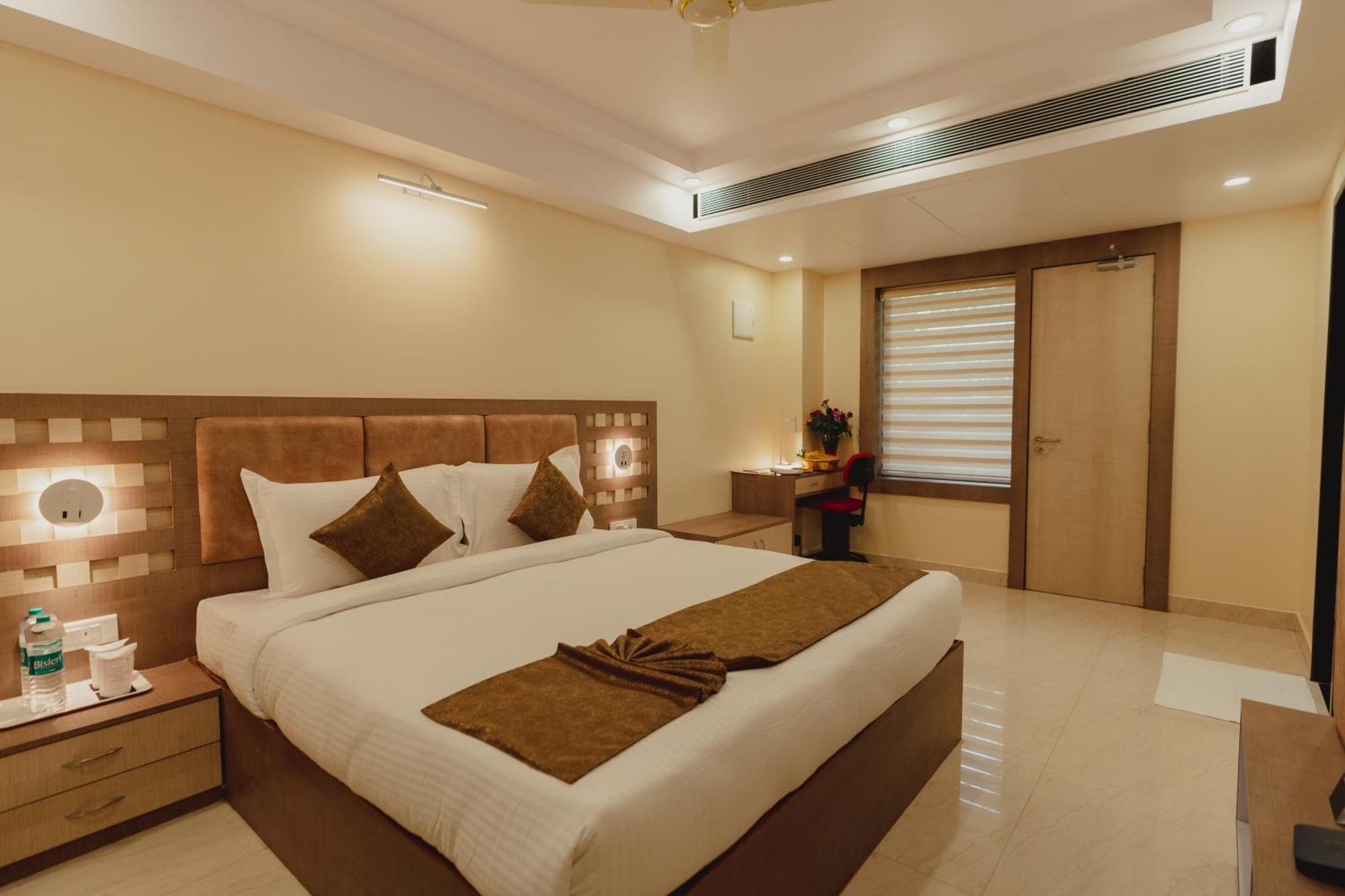 Hotel Bigwig Jabalpur Exterior photo