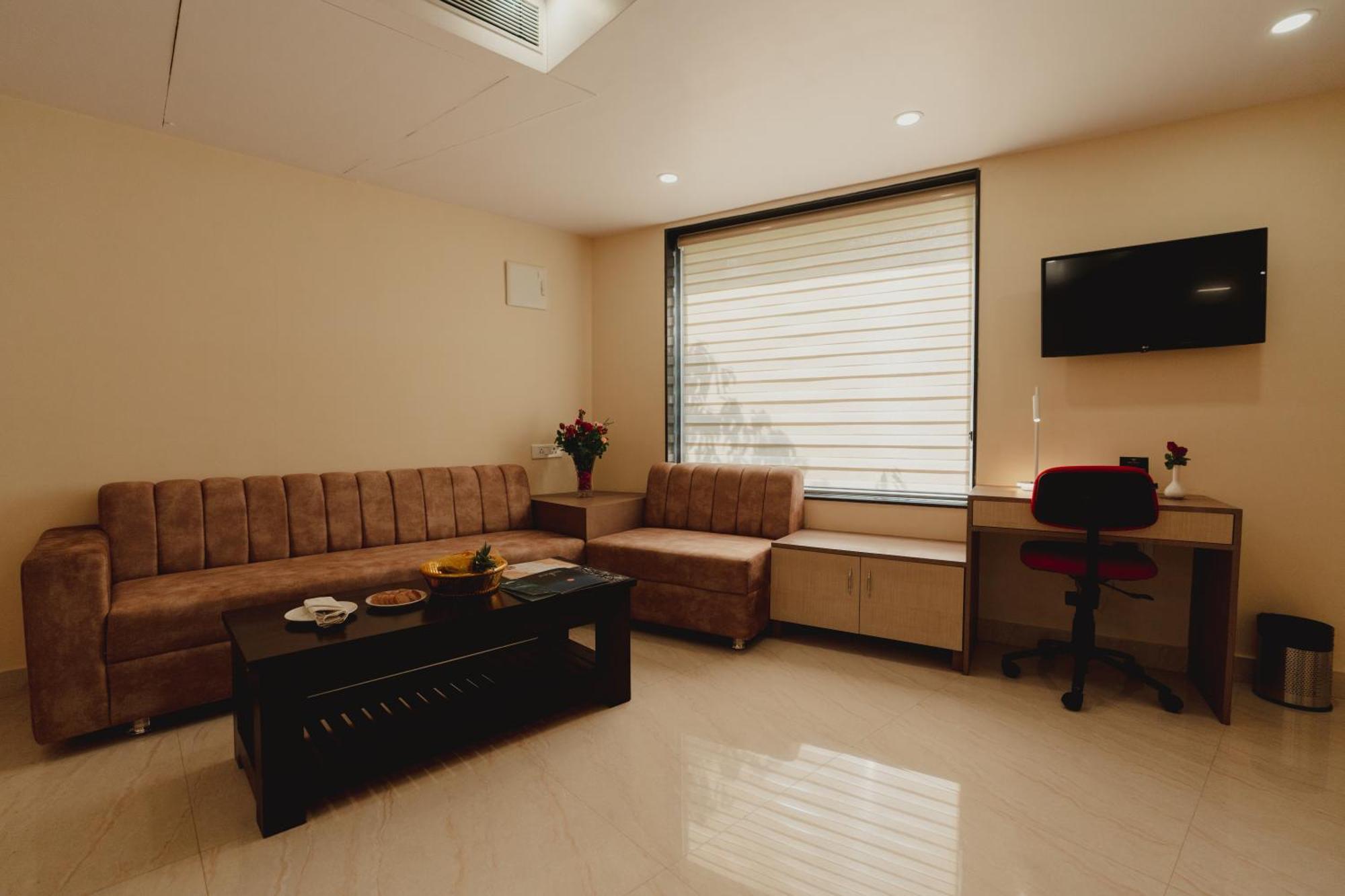 Hotel Bigwig Jabalpur Exterior photo