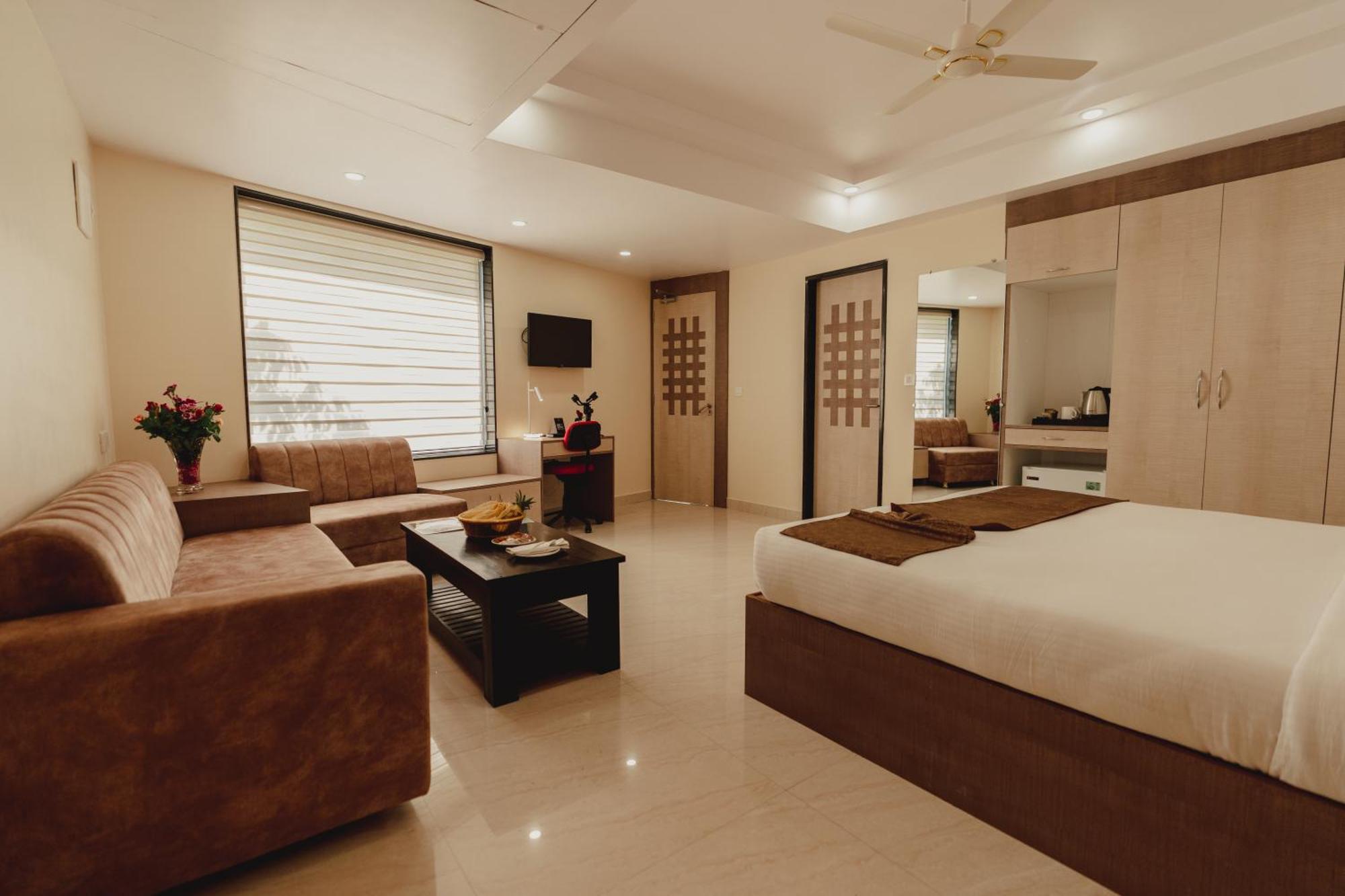 Hotel Bigwig Jabalpur Exterior photo